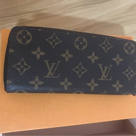 Brand New Louis Vuitton Wallet - Picture 4 of 7